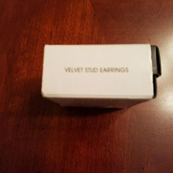 Stud earrings   - Picture 2 of 3